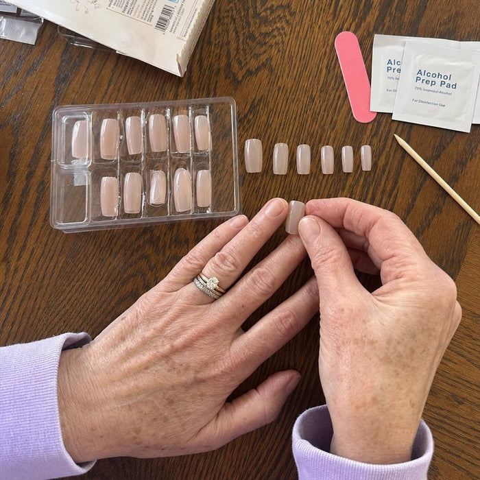 Matching press-on nail sizes to each finger