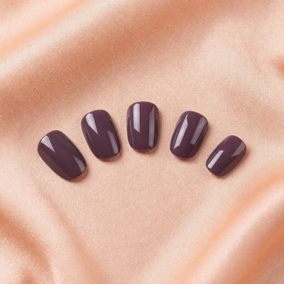 Plum press-on nails, Short